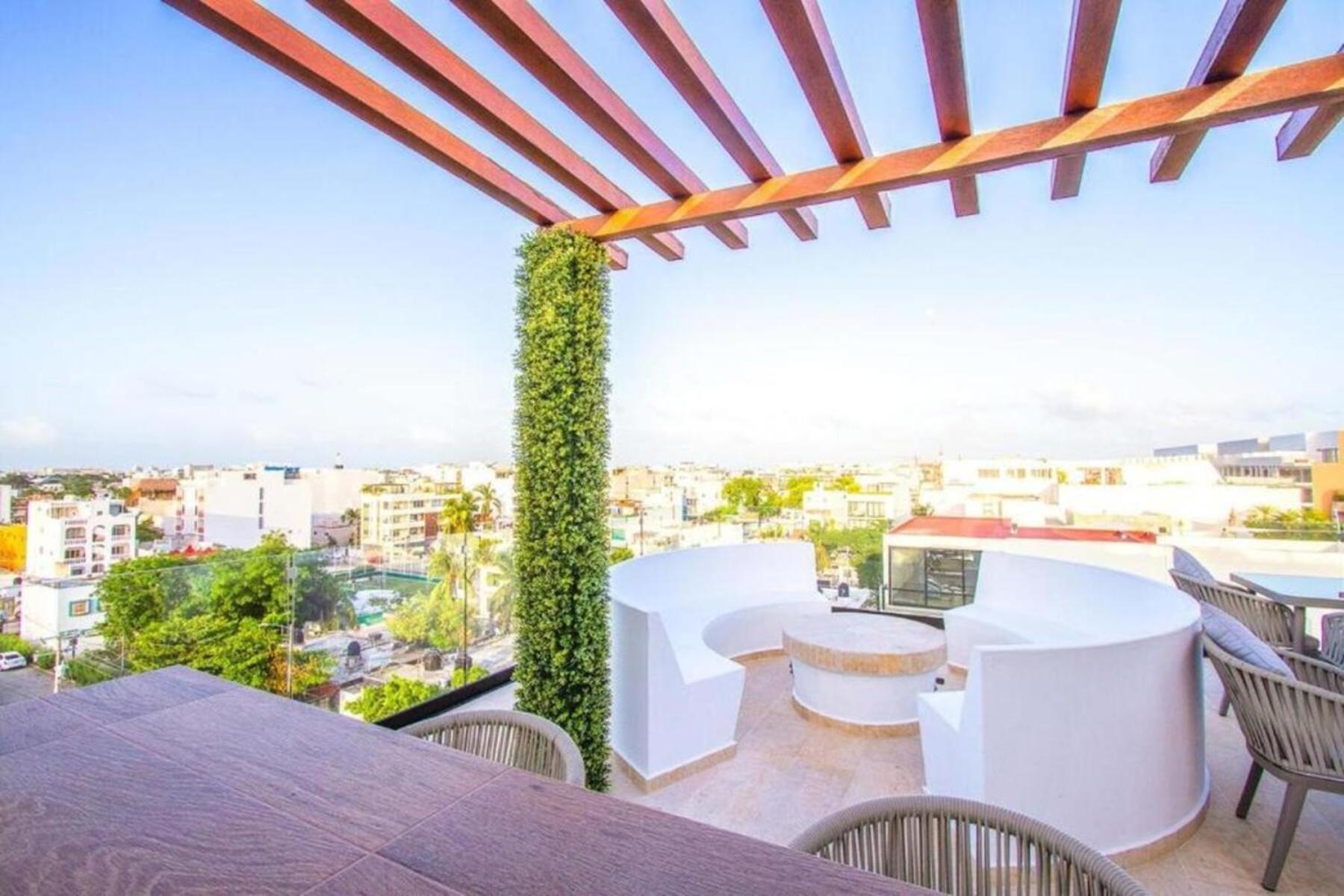 Radiant Rooftop Pool At Menesse 38th Perfect Location *