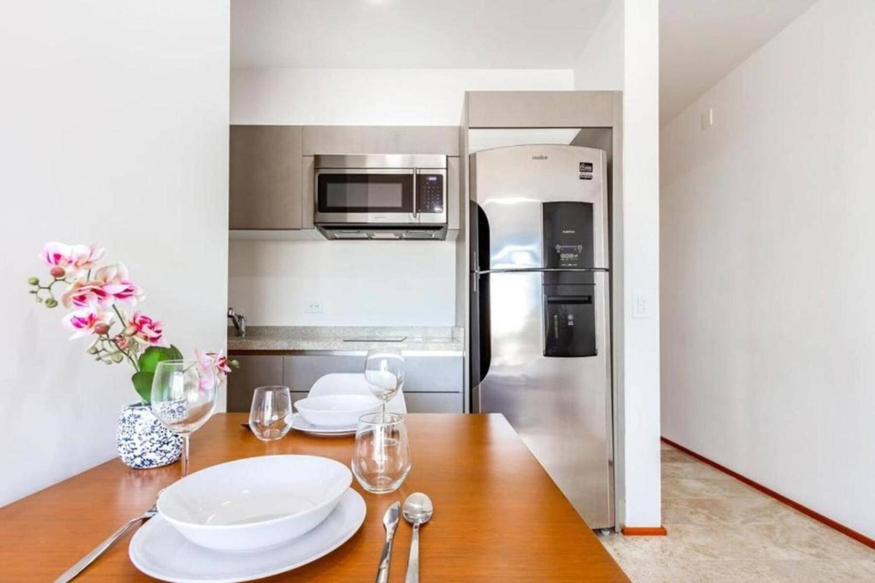 Radiant Rooftop Pool At Menesse 38th Perfect Location *