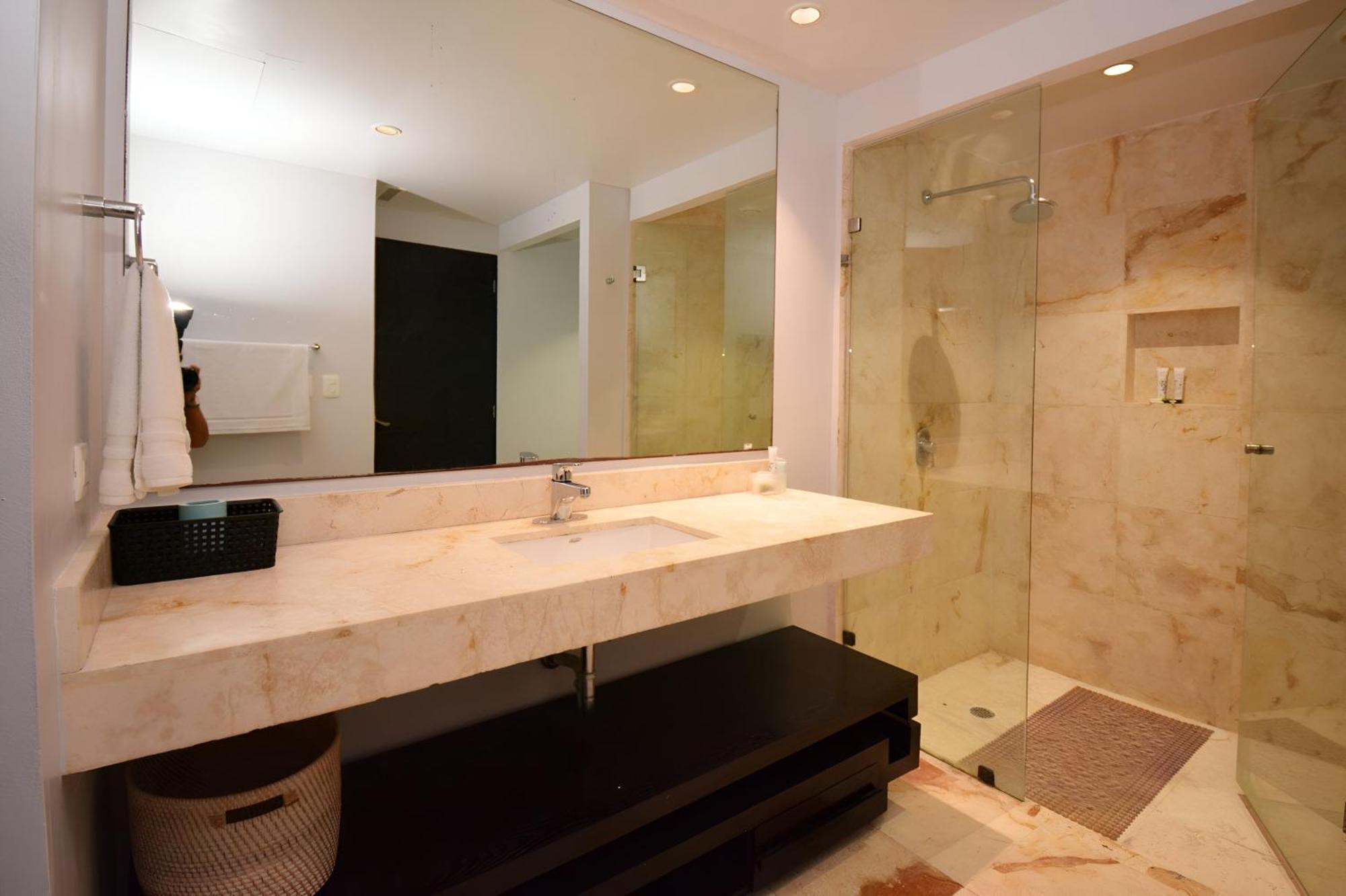 Apartment Beachfront Location At Elements Playa del Carmen