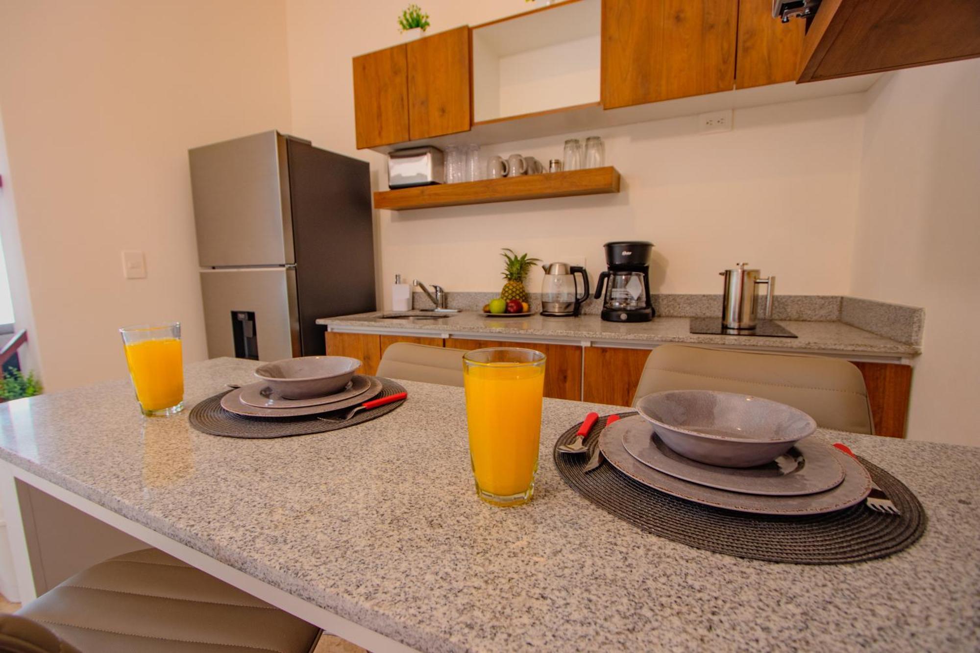 Apartment With Ocean View Pool In Av 10 & 60 Street