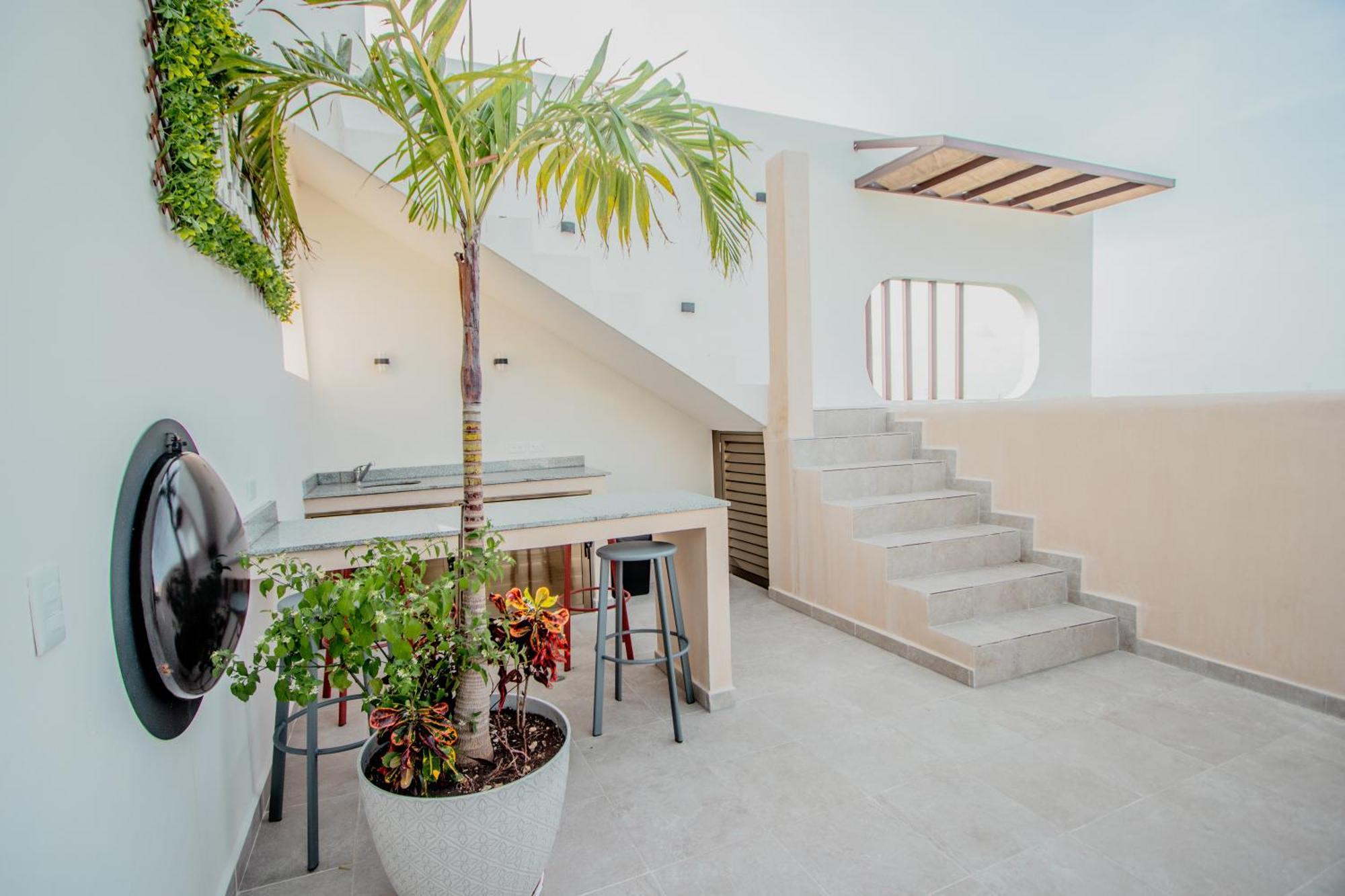 Apartment With Ocean View Pool In Av 10 & 60 Street *