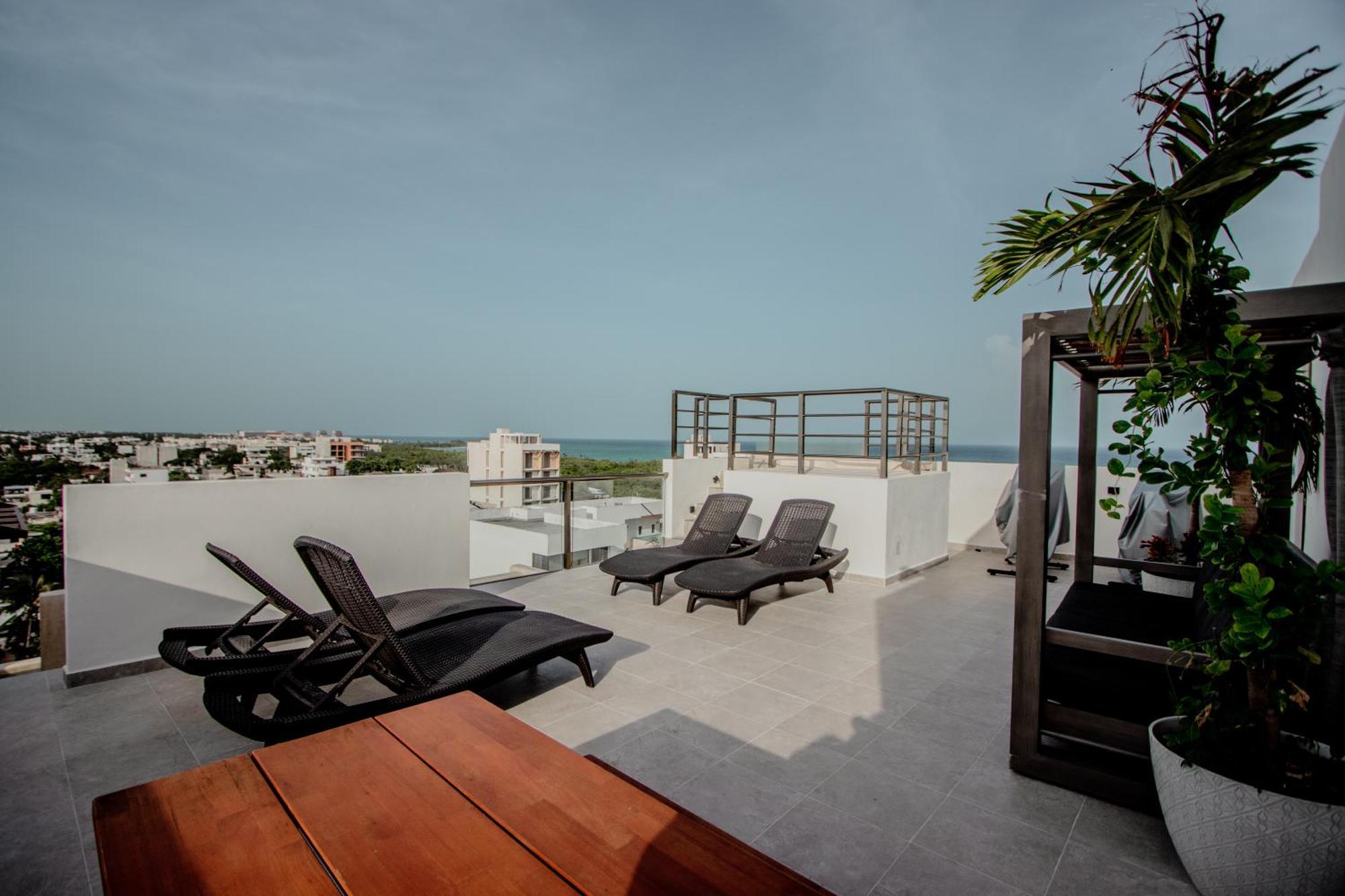 With Ocean View Pool In Av 10 & 60 Street Apartment *