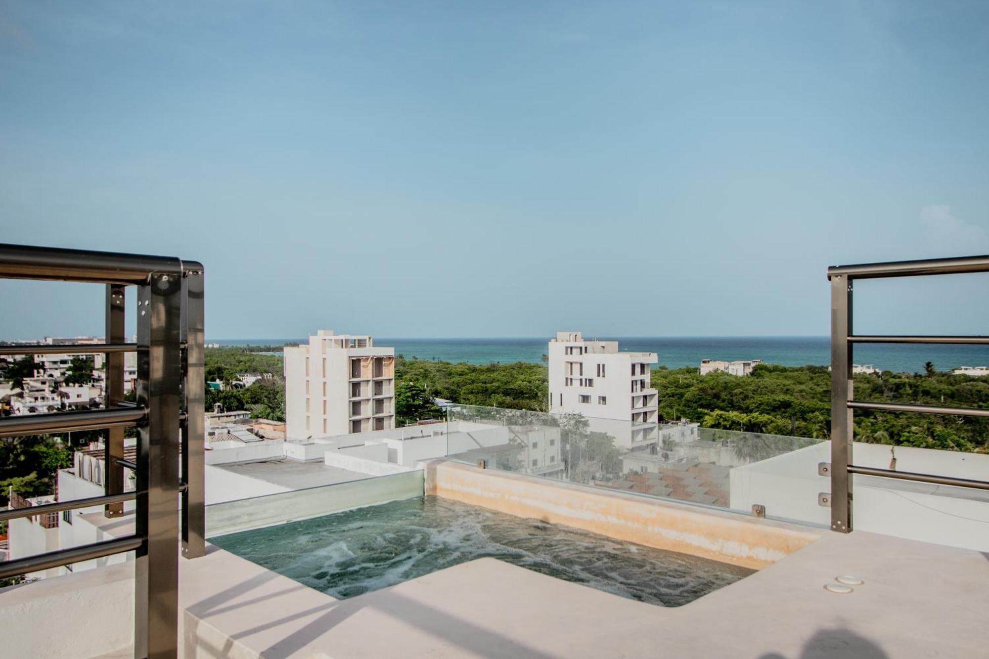 With Ocean View Pool In Av 10 & 60 Street Apartment Playa del Carmen