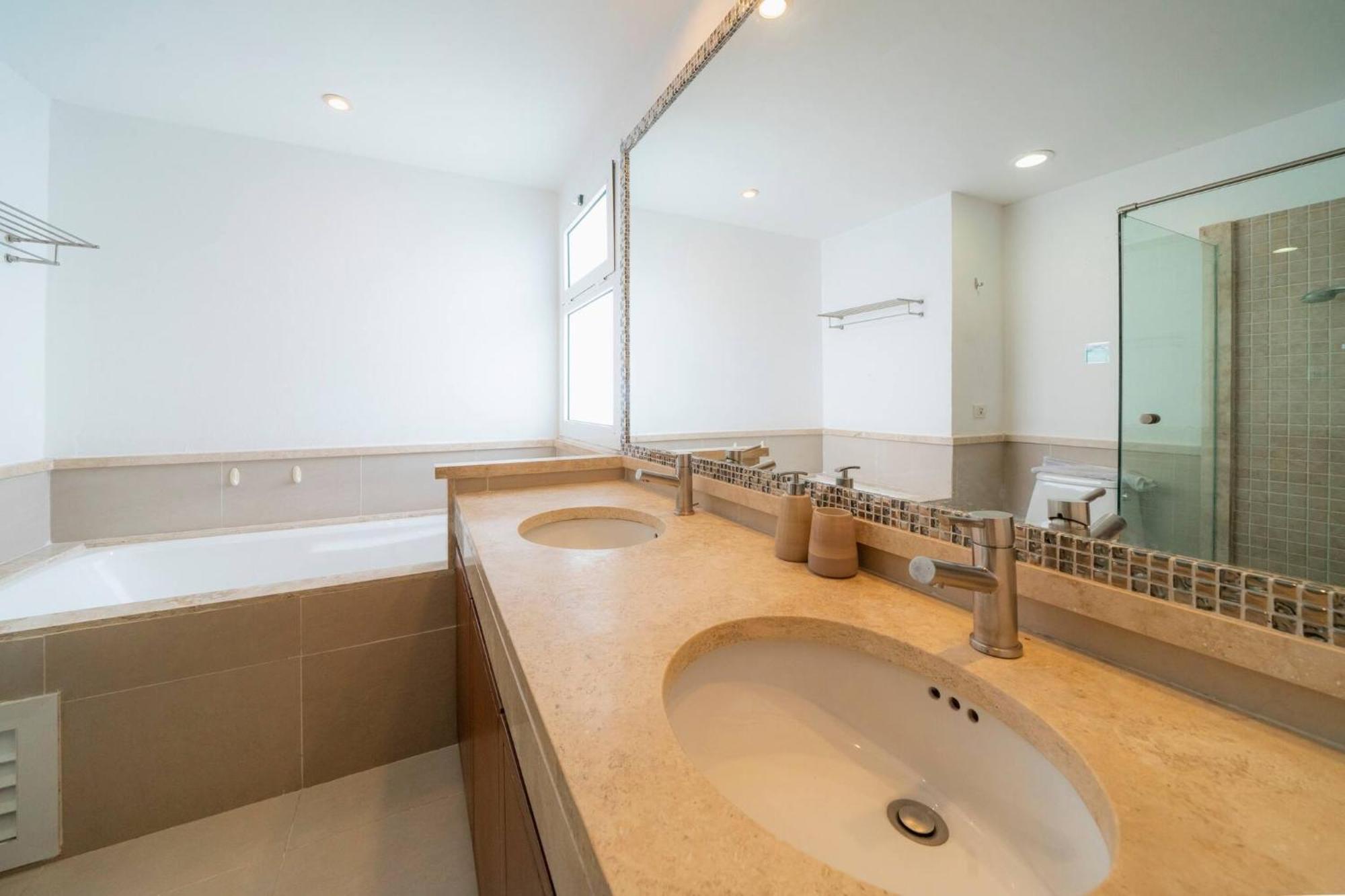 2 Bedroom With Pool, Gym & Parking - Quadra Alea - Wayak 301 * Playa del Carmen