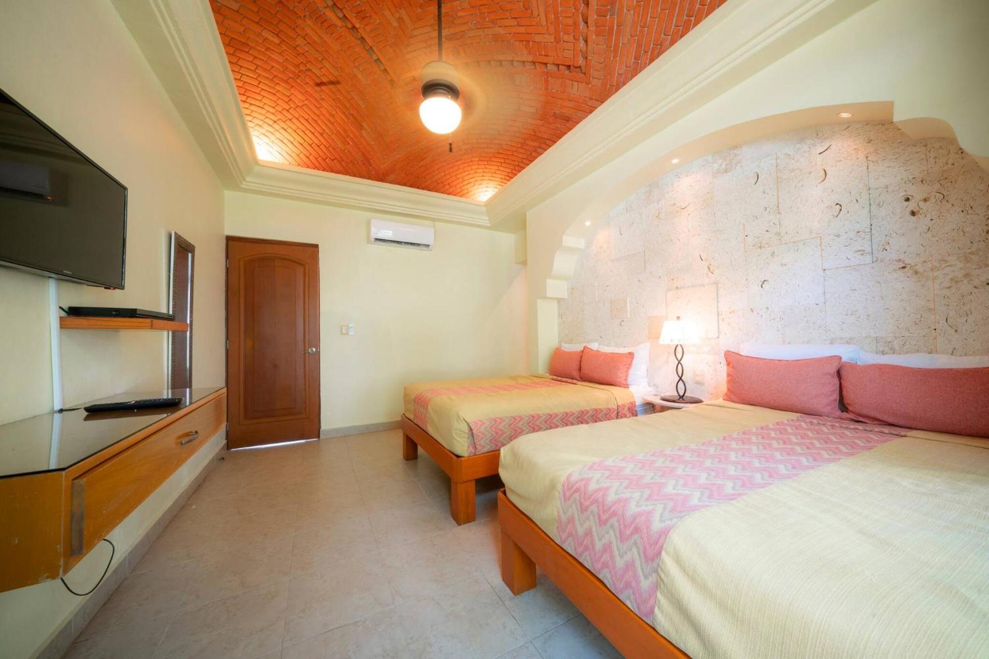 Villa With 4 Bedrooms - Spacious Oceanview With Private Pool At Playacar Phase I Pura Vida Playa del Carmen
