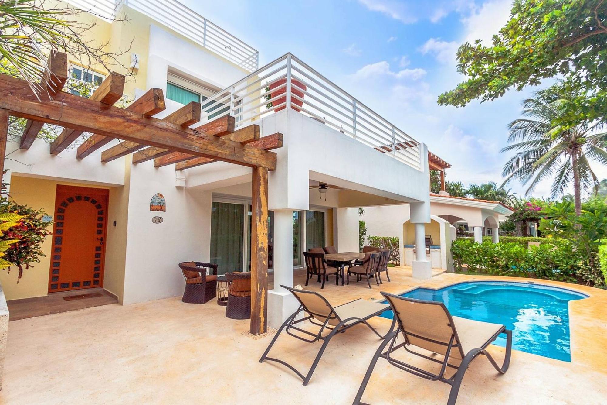 With 4 Bedrooms - Spacious Oceanview With Private Pool At Playacar Phase I Pura Vida Playa del Carmen