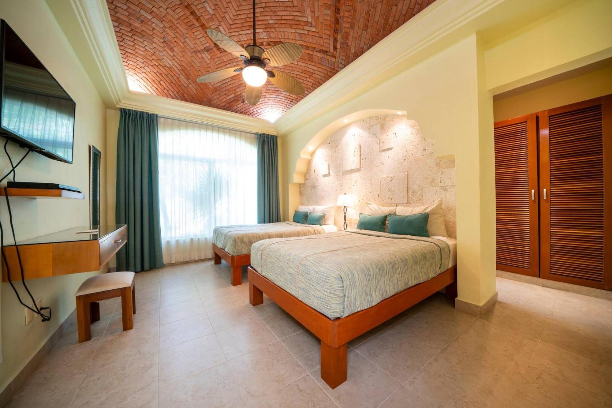 With 4 Bedrooms - Spacious Oceanview With Private Pool At Playacar Phase I Pura Vida *