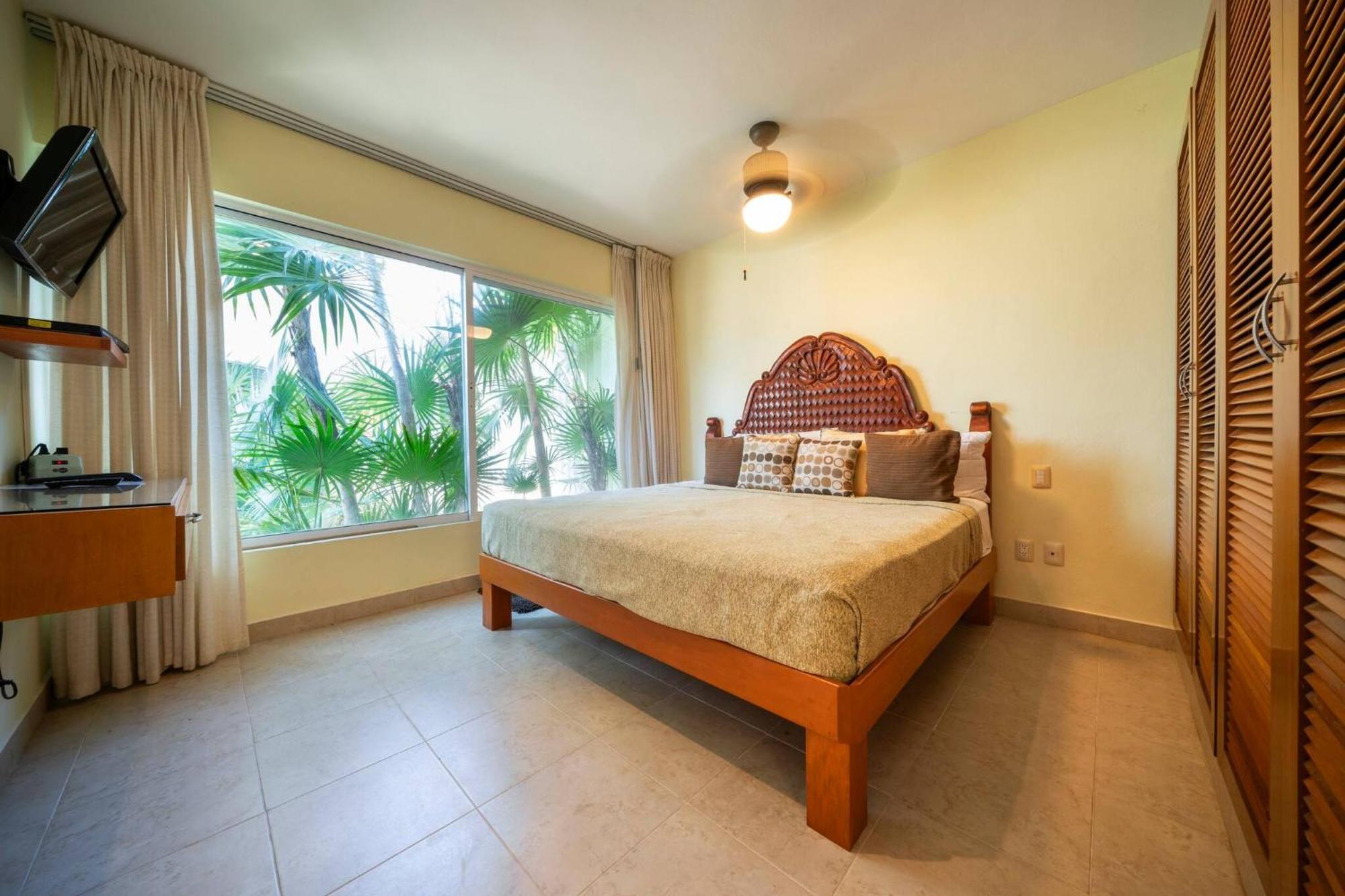With 4 Bedrooms - Spacious Oceanview With Private Pool At Playacar Phase I Pura Vida * Playa del Carmen