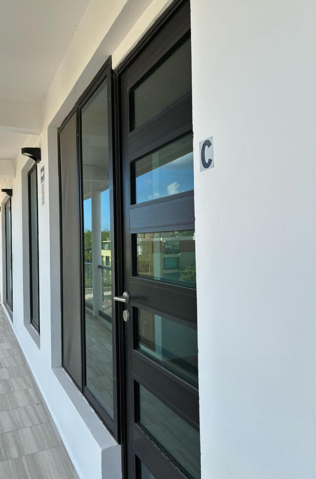 Live The Life Luxury, Location And Total Comfort Apartment *