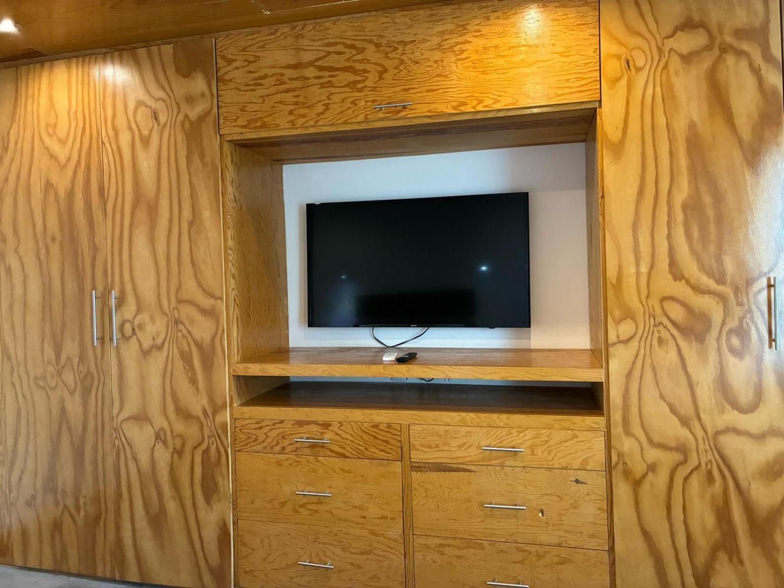 Live The Life Luxury, Location And Total Comfort Apartment