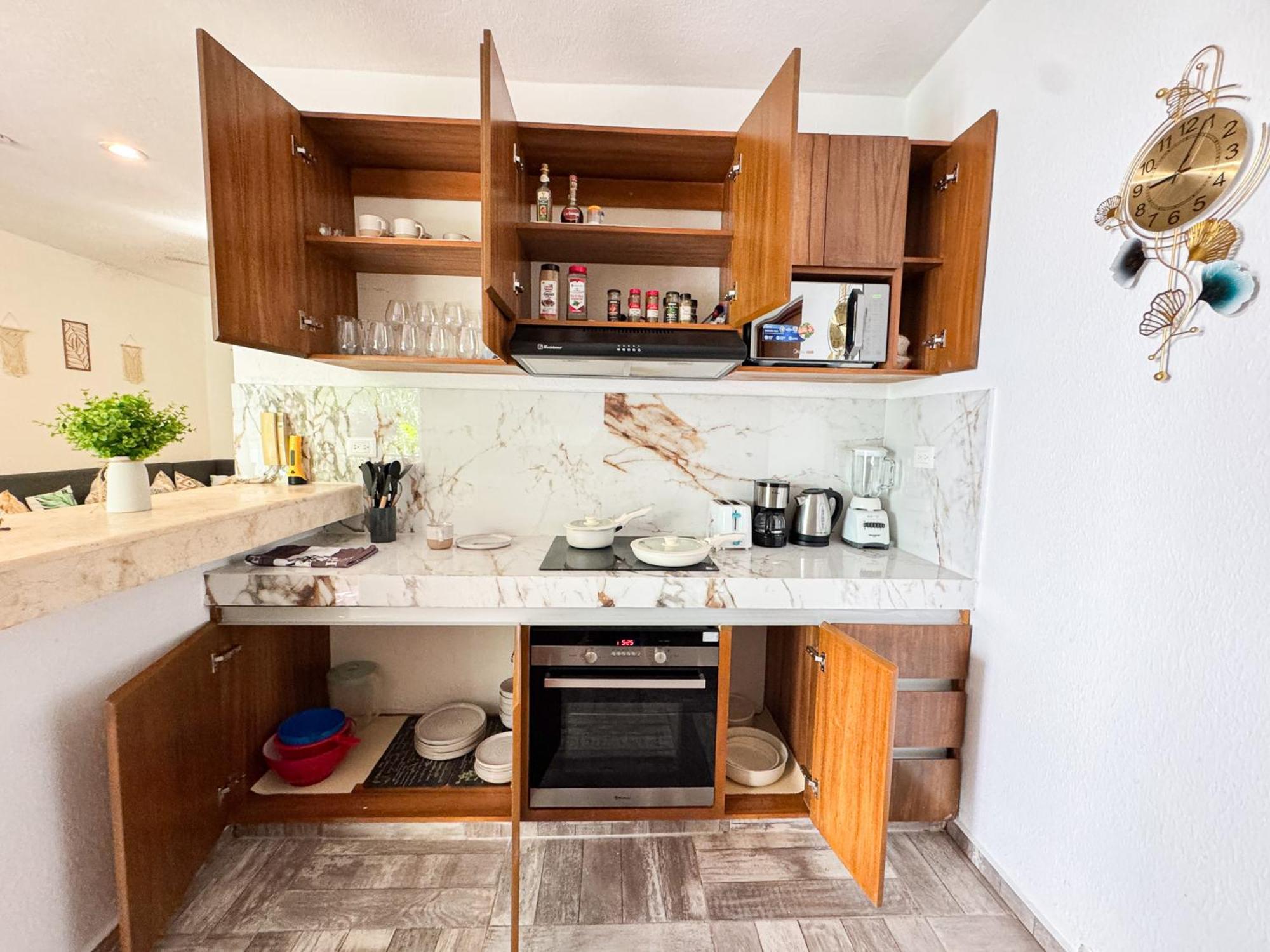 Modern 2br Apt-3 Baths-pool-wi-fi-steps To Playa del Carmen