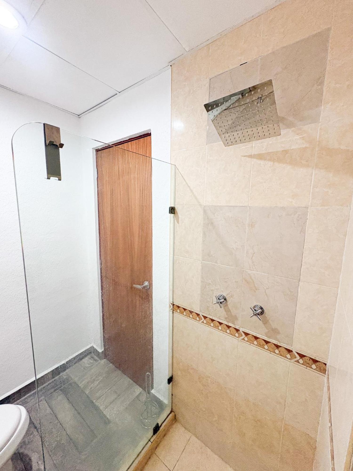 Modern 2br Apt-3 Baths-pool-wi-fi-steps To Appartement