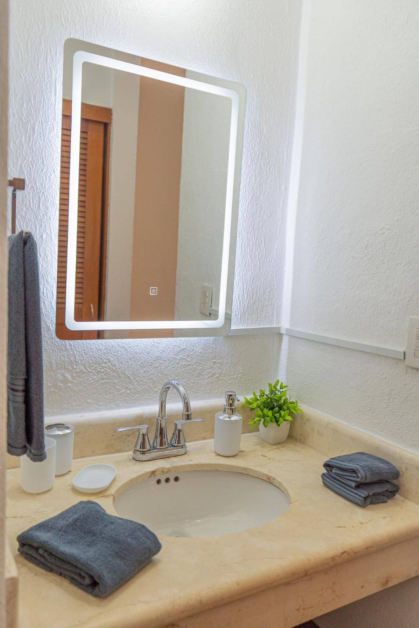 Modern 2br Apt-3 Baths-pool-wi-fi-steps To Appartement Playa del Carmen