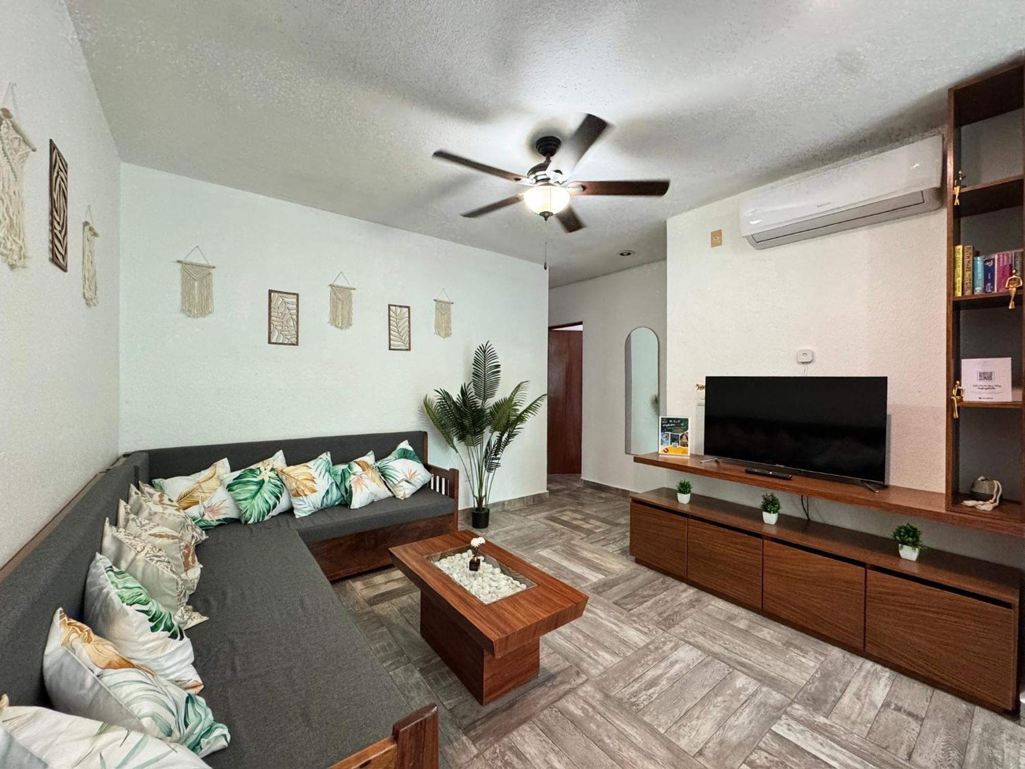 Modern 2br Apt-3 Baths-pool-wi-fi-steps To Appartement