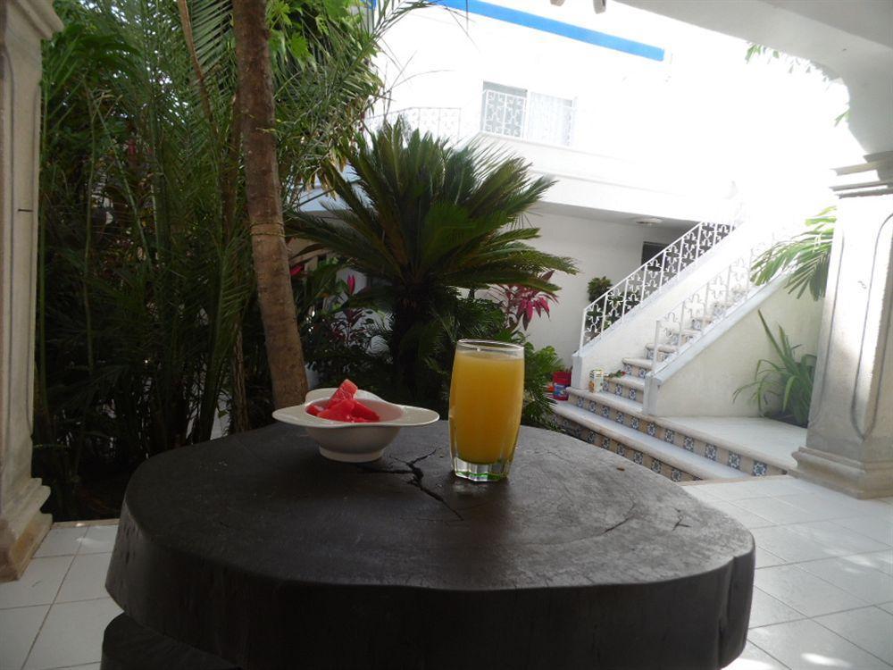 Tropical Casablanca Party Zone Hotel
