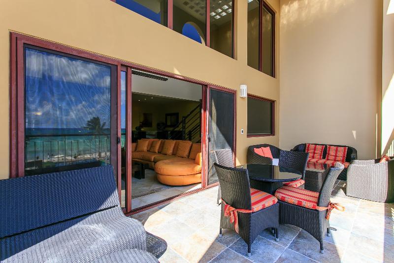 El Faro Oceanfront Apartment