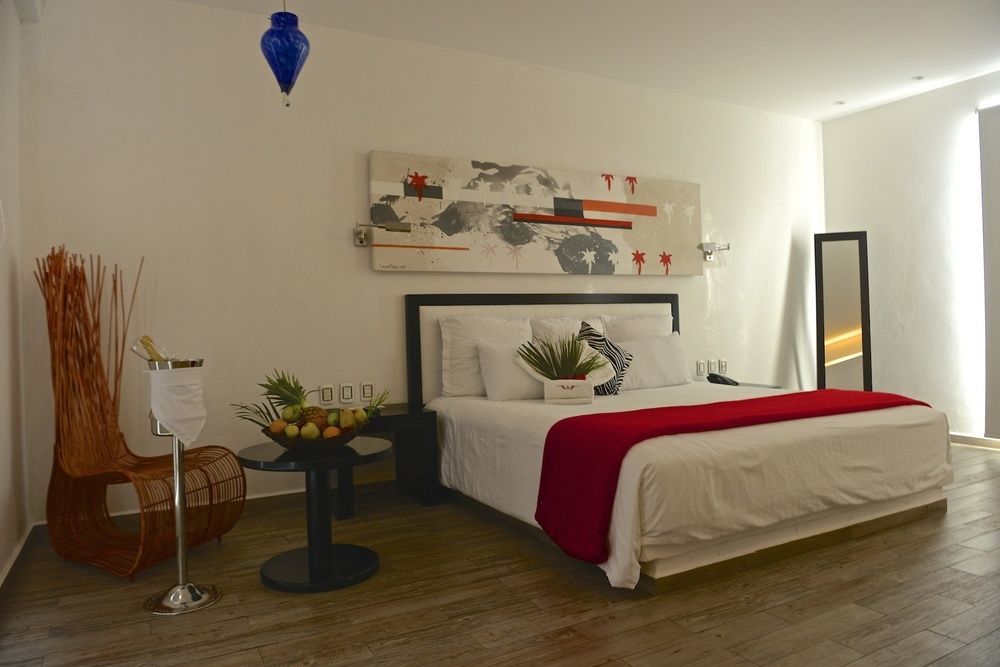 In Fashion & (adults Only) 4*
