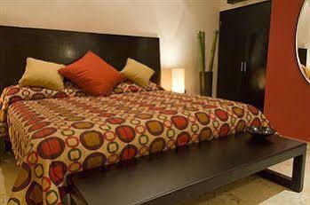 Blue Parrot On 5th Avenue 3*