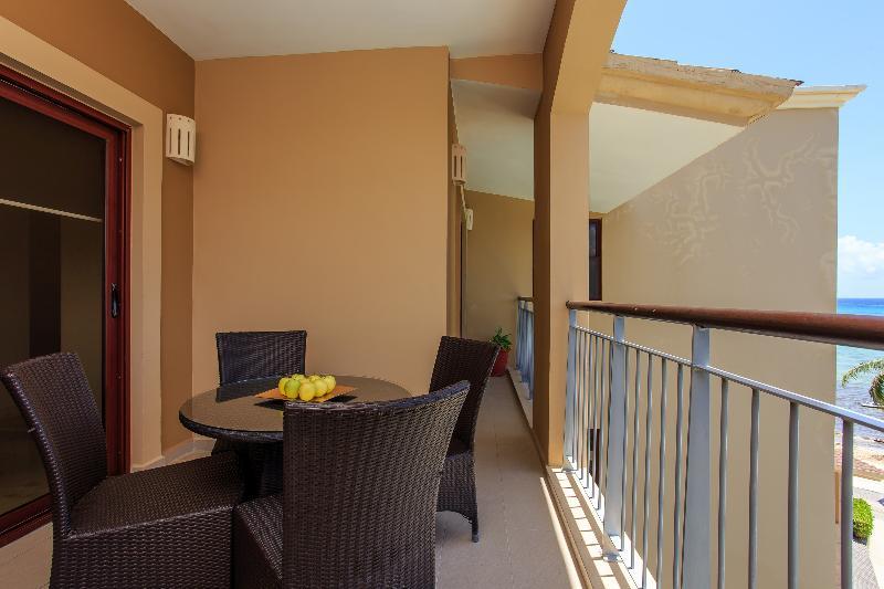 Apartment El Faro Oceanfront *