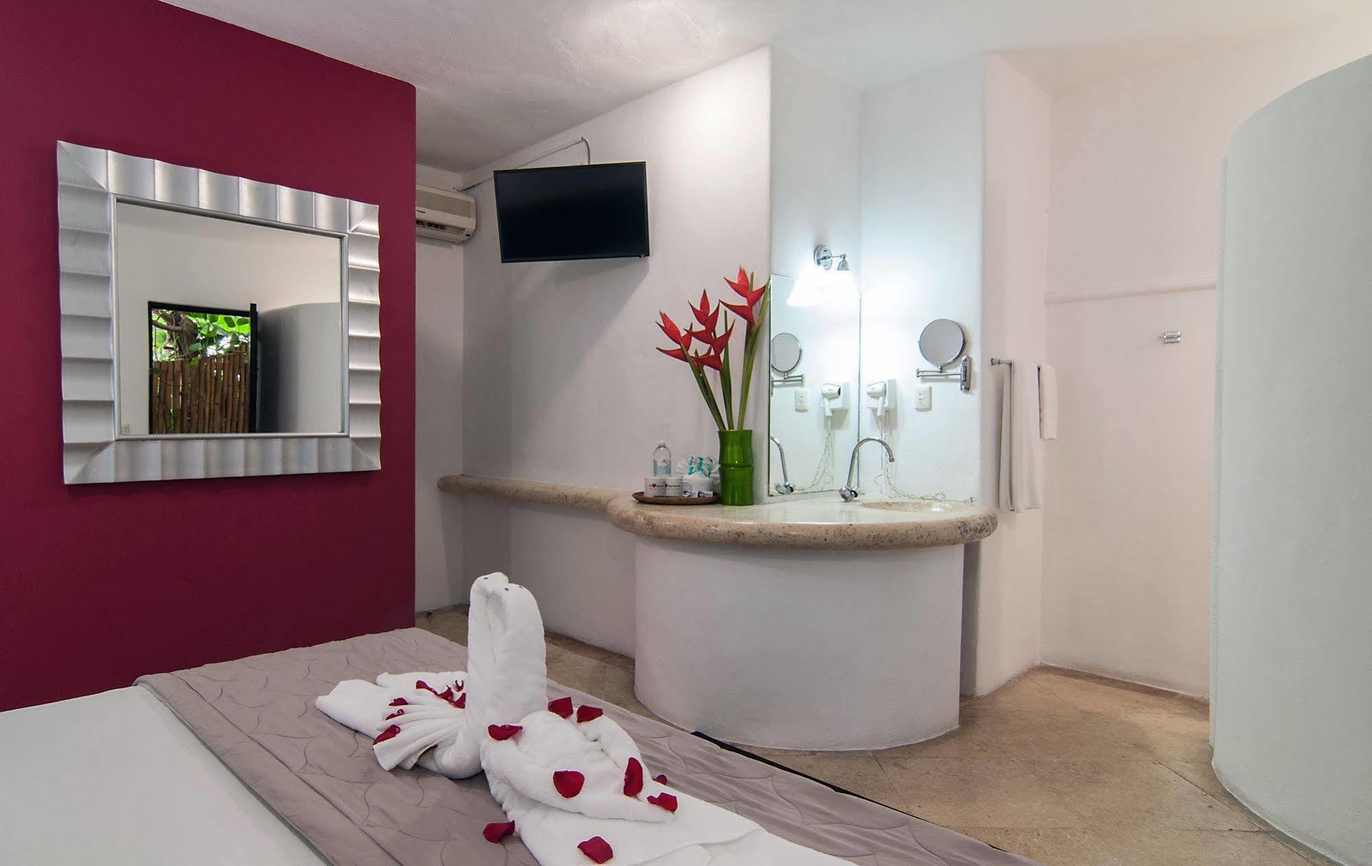 Blue Parrot On 5th Avenue Hotel 3*