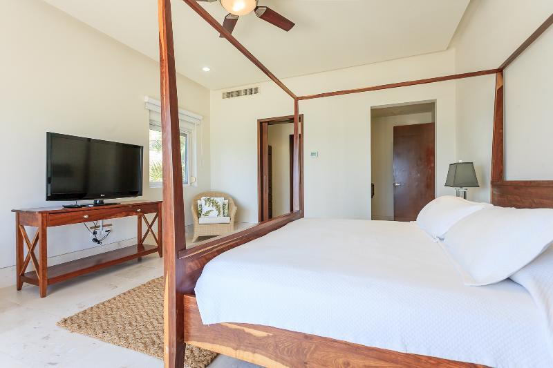 Okol Paraiso By Riviera Hotel