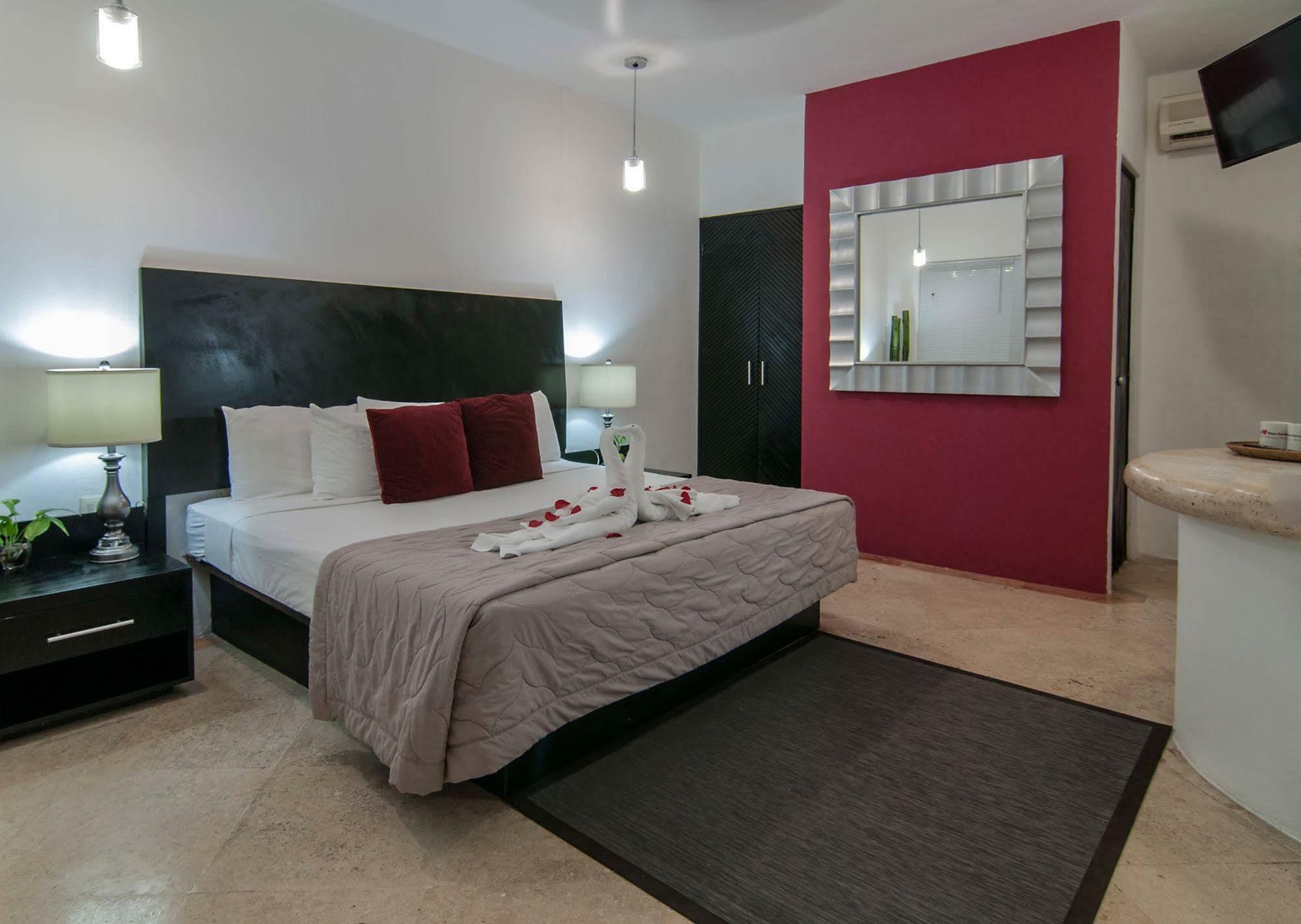 Hotel Blue Parrot On 5th Avenue Playa del Carmen