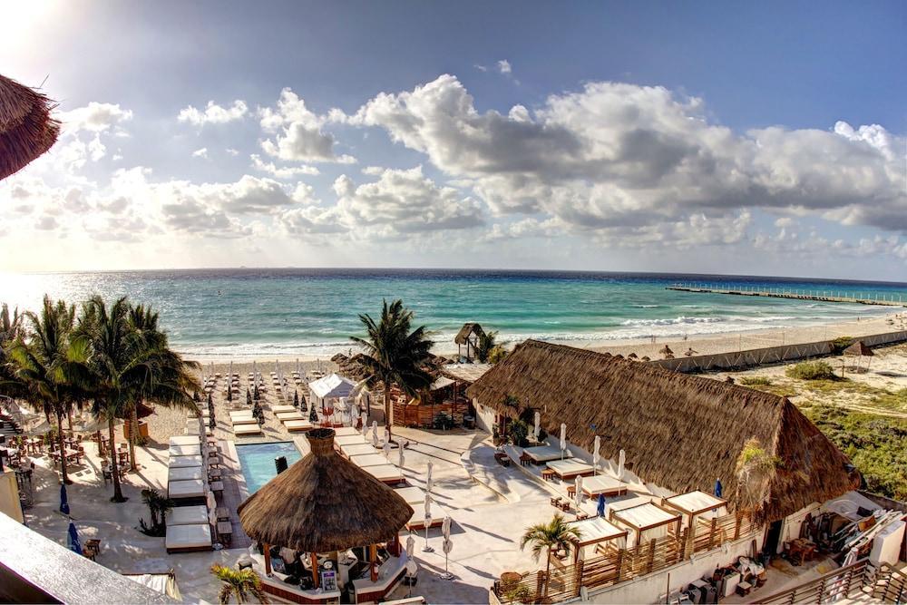 Aldea Beachside Condo Playa del Carmen