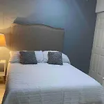 Bright Luxury Apartment With Swimming Pool