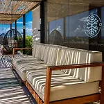 Big Studio At Kaab By The Beach With Roof Top Pool, Sauna And Jacuzzi Near Paseo Del Carmen Mall
