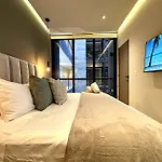 Modern Loft With Rooftop Pool & Gym By Solmar Rentals