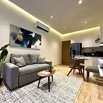 Modern Loft With Rooftop Pool & Gym By Solmar Rentals