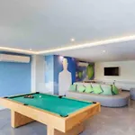 Ideally Located Studio Steps From The 5Th Avenue