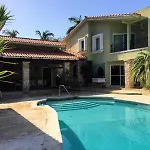 Casa Beard, Spacious Guest House With High Speed Wifi & Pool.