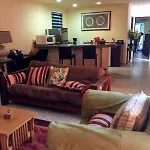 Casa Beard, Spacious Guest House With High Speed Wifi & Pool.