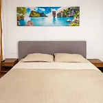 Studio Walk Distance To Wallmart And 5Ta Avenue