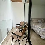 Bello Condo Media Cuadra De 5 Avenida