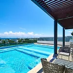 Luxury 2-Story Apt With Jacuzzi