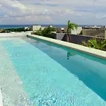 Sunset Kin Beach Apartments