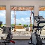 2 Bd Suite With Balcony, Rooftop Pool, Hot Tub, Gym #207
