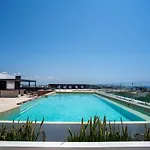 2Br Condo W/ Rooftop Oceanview & Centric Location