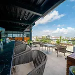 1 Bedroom Condo With Rooftop Pool & Bar - At It Residences - Condo Iris