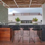 Studio Caribbean Dreams - Stylish & Only 2 Blocks To The Beach - At Bahay Condos