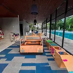 Lux Apt Awa Golf, Pool, Gym, Walkable !