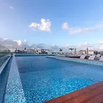One Br Great Location, Large Roof Pool With Beautiful Views, Gym Included!