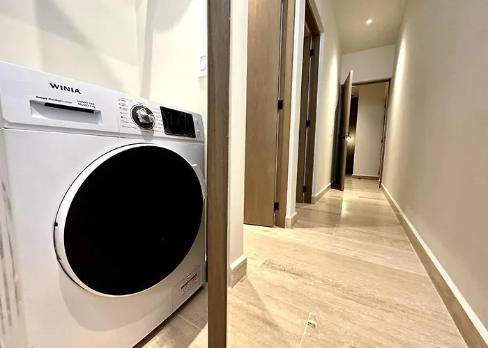 2Br Modern Condo With Rooftop Pool - Prime Location By Solmar Rentals