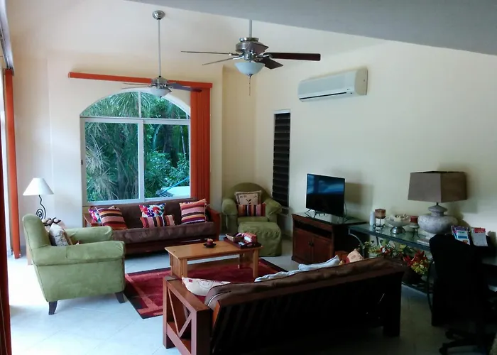 Casa Beard, Spacious Guest House With High Speed Wifi & Pool.