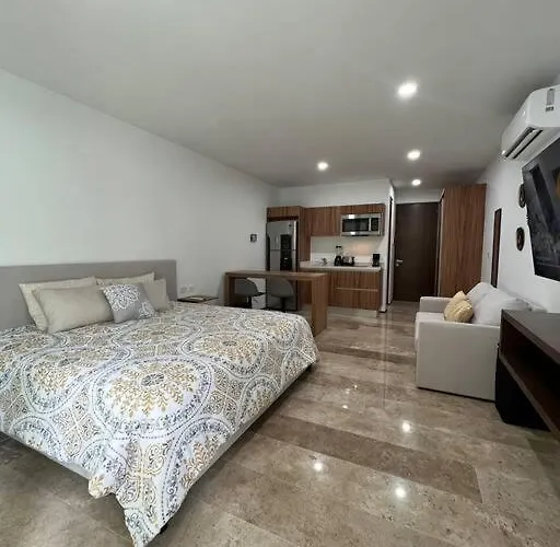 Bello Condo Media Cuadra De 5 Avenida