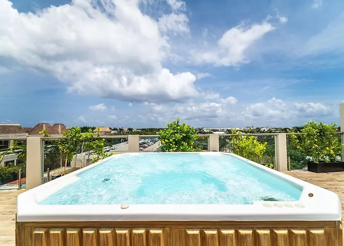 2 Bd Suite With Balcony, Gym, Rooftop Pool, Hot Tub