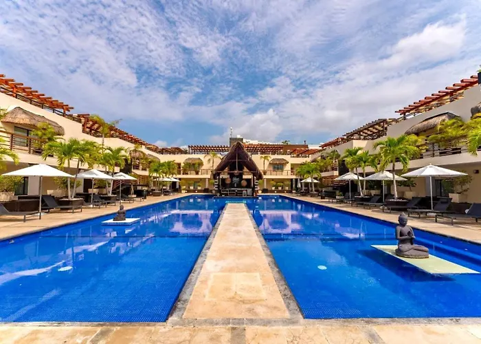 Departamento En Aldea Thai Con Terraza, Vista Al Mar Y Alberca Privada, Para 8 Personas