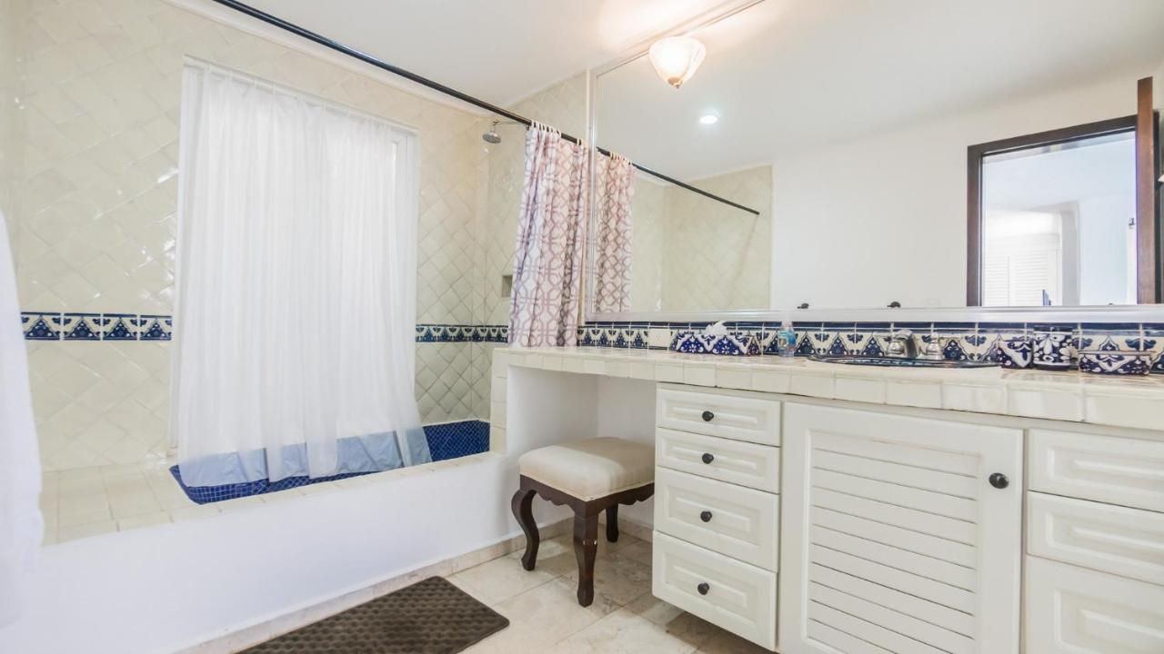 Royal Palms 5 *